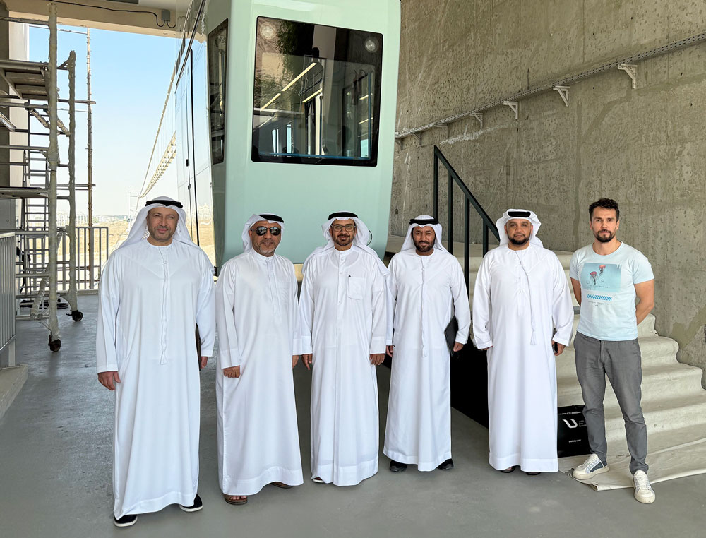uSky Transport - H.E. Hussain Al Mahmoudi, CEO of Sharjah Research, Technology and Innovation Park and representatives from the UAE Ministry of Defense at Cargo & Passenger Station